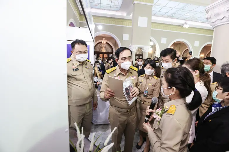 นายสุชาติ ชมกลิ่น รัฐมนตรีว่าการกระทรวงแร...