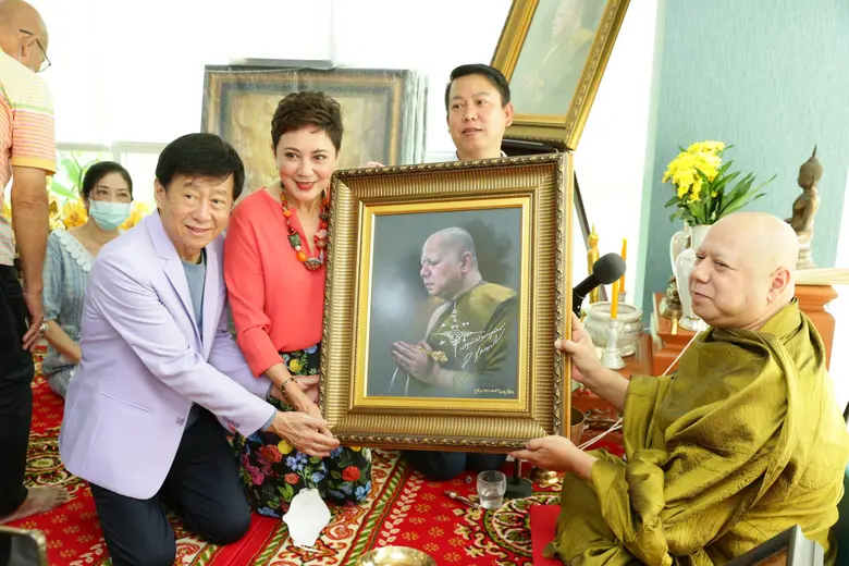 สวยทั้งใบหน้า และจิตใจ ภายในงานครบรอบ 45 ปี ธีรพรคลินิก