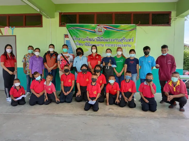 สำนักงานพัฒนาฝีมือแรงงานสุรินทร์ออกหน่วยบริการตัดผมฟรีลดค่าใช้จ่ายประชาชน