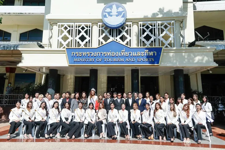 ธพว.ร่วมพิธีมอบสายสะพายให้ 'ทูตการท่องเที่ยวฯ' 77 จว. 50 เขต กทม. ร่วมขับเคลื่อนนโยบายรัฐบาล หนุน SMEs ท่องเที่ยว เดินหน้าเศรษฐกิจไทย