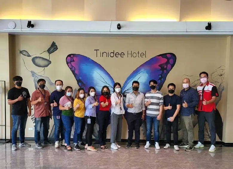 ทินิดี โฮเต็ล บางกอก กอล์ฟ คลับ ให้การต้อ...