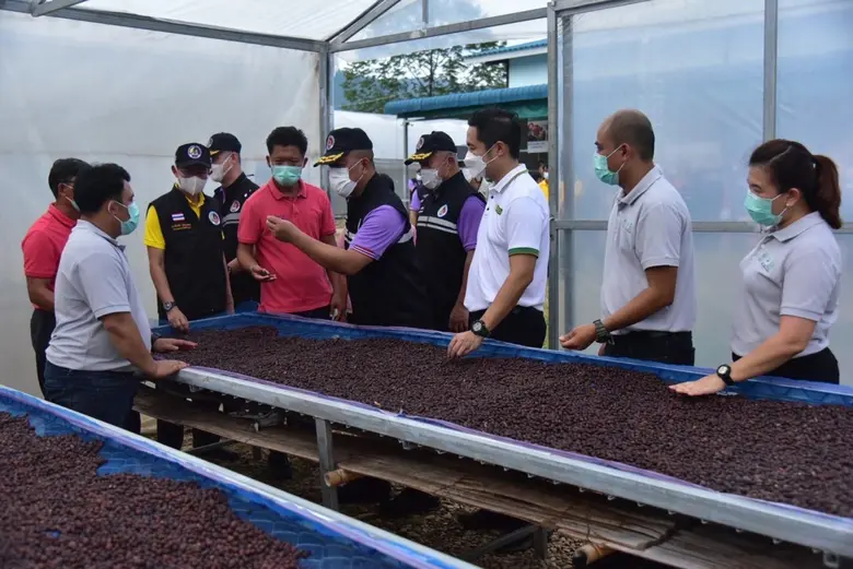 เสนาธิการทหารบก และเลขาธิการกองอำนวยการรักษาความมั่นคงภายในราชอาณาจักร (กอ.รมน.) ศึกษาดูงาน "สบขุ่นโมเดล จ.น่าน" โดยเครือเจริญโภคภัณฑ์ (ซีพี)