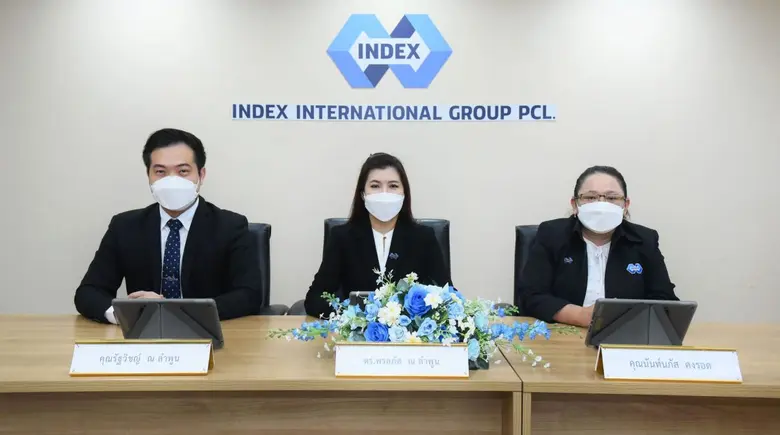 ดร.พรลภัส ณ ลำพูน (กลาง) รองประธานเจ้าหน้...