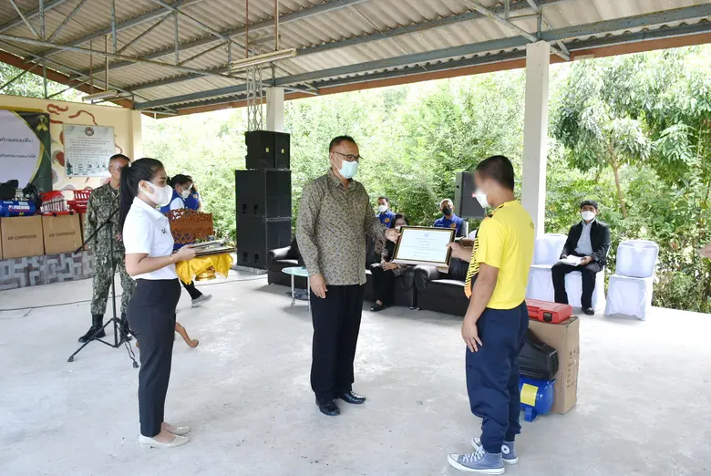 จังหวัดสงขลา จัดพิธีปิดการฝึกอบรมวิชาชีพโครงการพัฒนาคุณภาพชีวิตผู้ผ่านการบำบัดและฟื้นฟูสมรรถภาพผู้ติดยาเสพติดในพื้นที่จังหวัดชายแดนใต้ ประจำปีงบประมาณ พ.ศ. 2565