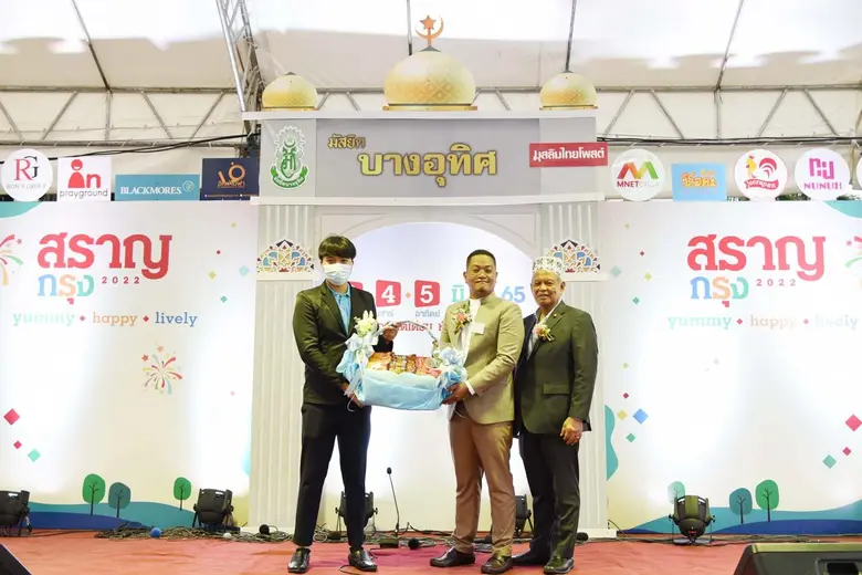 นายวรรธนะ อดุลย์ศิริอังกูร (ที่1ซ้าย) เจ้าหน้าที่ฝ่...