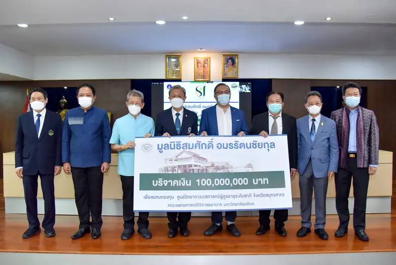 นายสมศักดิ์ อมรรัตนชัยกุล (ที่ 4 จากขวา) ...