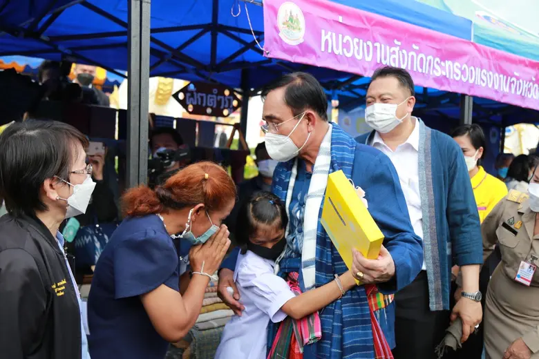 นายสุชาติ ชมกลิ่น รัฐมนตรีว่าการกระทรวงแร...