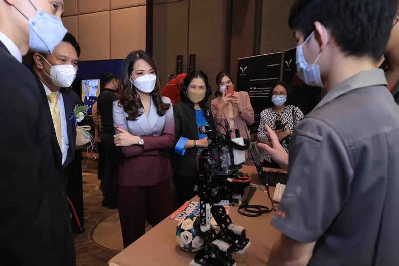 "อว. - มหิดล" ผนึกเครือข่ายรัฐ - เอกชน เตรียมเปิดฉากแข่งขันหุ่นยนต์โลก ดึง 45 ประเทศร่วมอวดความล้ำโรบอท พร้อมดันหุ่นยนต์ไทยทรานส์ฟอร์มอุตฯ - ศก.ดิจิทัล