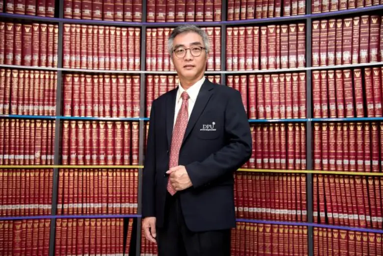 คณบดีคณะนิติศาสตร์ปรีดี พนมยงค์ มหาวิทยาล...