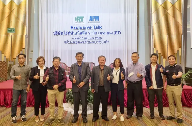 นายชวลิต ถนอมถิ่น (ที่ 4 จากซ้าย) ประธานเ...