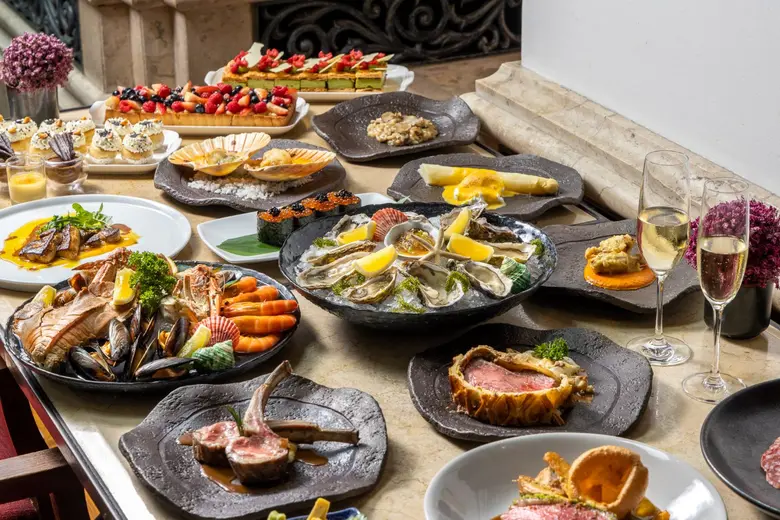 โรงแรมแกรนด์ ไฮแอท เอราวัณ กรุงเทพฯ ขอนำเ...