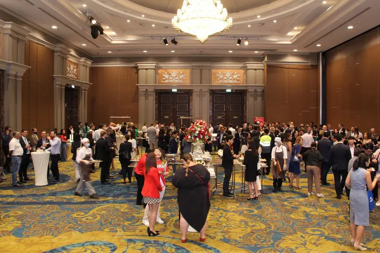 อี้หร้ง เข้าร่วมในงาน STCC Multi-Chamber Networking Night ที่โรงแรม เดอะ เบอร์เคลีย์ โฮเต็ล