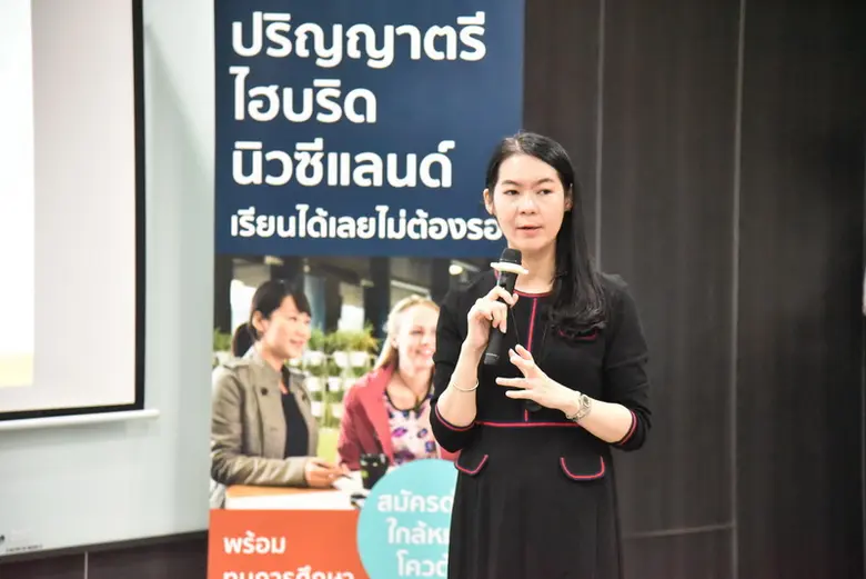 นางสาวจารุวรรณ พงษ์จารุวัฒน์ ผู้อำนวยการด...