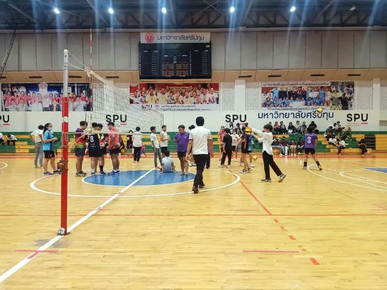 นักศึกษาทุนกีฬา ม.ศรีปทุม ถ่ายทอดความรู้ทักษะด้านกีฬา "วอลเลย์บอล SPU พี่สอนน้อง"