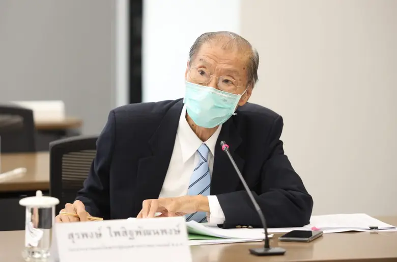 นายสุรพงษ์ ไพสิฐพัฒนพงษ์ รองประธานและโฆษก...