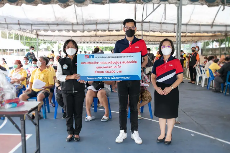 ดร.เบญจรงค์ สุวรรณคีรี (กลาง) รองกรรมการผ...