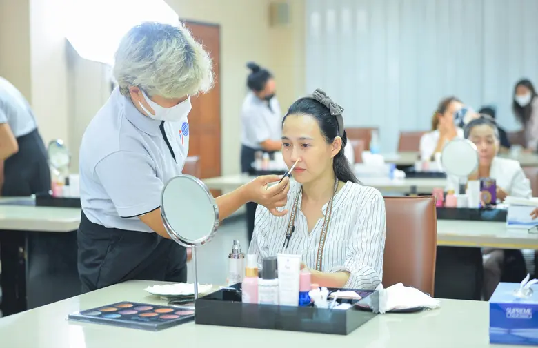 "โอซีซี" เดินหน้าสานต่อโครงการ "OCC สานพลังประชารัฐ พัฒนาความรู้สู่เส้นทางสายอาชีพ" จัดหลักสูตร "KMA PROFESSIONAL MAKEUP EXCLUSIVE" มุ่งเสริมสร้างบุคลิกภาพที่ดีให้คนไทย