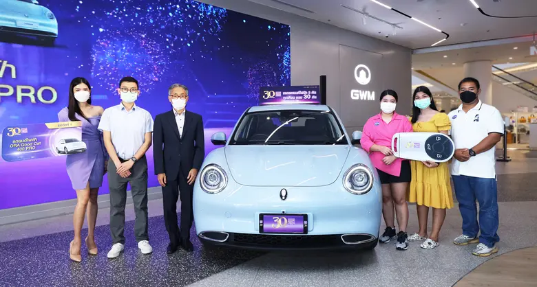 Mr. Tsutomu Omodera (3rd from left), Mana...