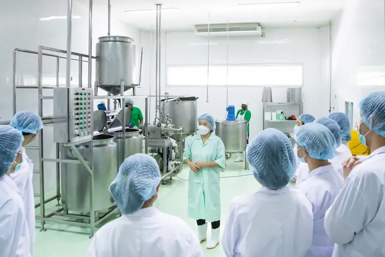 สลัดแฟคทอรี่ เปิดโรงงานต้อนรับนักศึกษา คณะแพทยศาสตร์ จุฬาลงกรณ์มหาวิทยาลัย ตอกย้ำการเป็นร้านสลัดเพื่อสุขภาพ ใส่ใจในทุกขั้นตอน