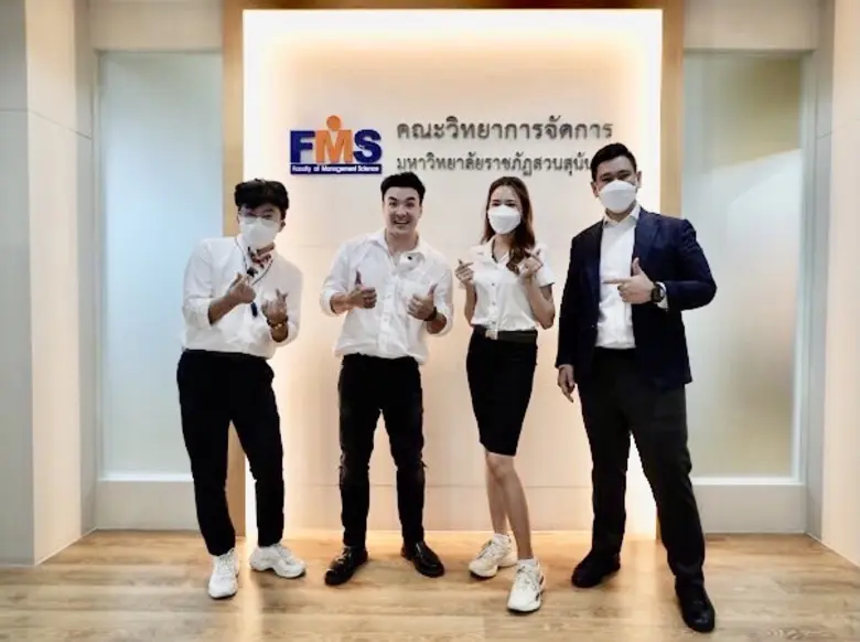 ย้อนชีวิตในชุดนิสิตนักศึกษามหาวิทยาลัย ไป...