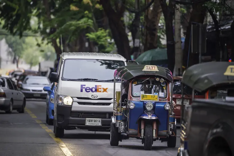 เฟดเอ็กซ์ เอ็กซ์เพรส (FedEx Express) บริษ...
