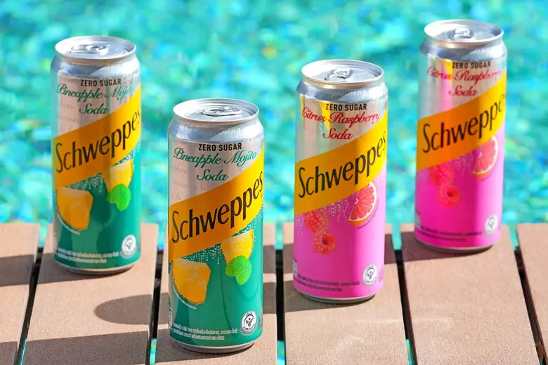โคคา-โคล่า เปิดตัว "ชเวปส์" สูตรไม่มีน้ำตาล 2 รสชาติใหม่ "ไพน์แอปเปิ้ล โมฮีโต้ โซดา สูตรไม่มีน้ำตาล" และ "ซิตรัส ราสพ์เบอร์รี โซดา สูตรไม่มีน้ำตาล" พร้อมพรีเซนเตอร์ "อนันดา เอเวอร์ริ่งแฮม"