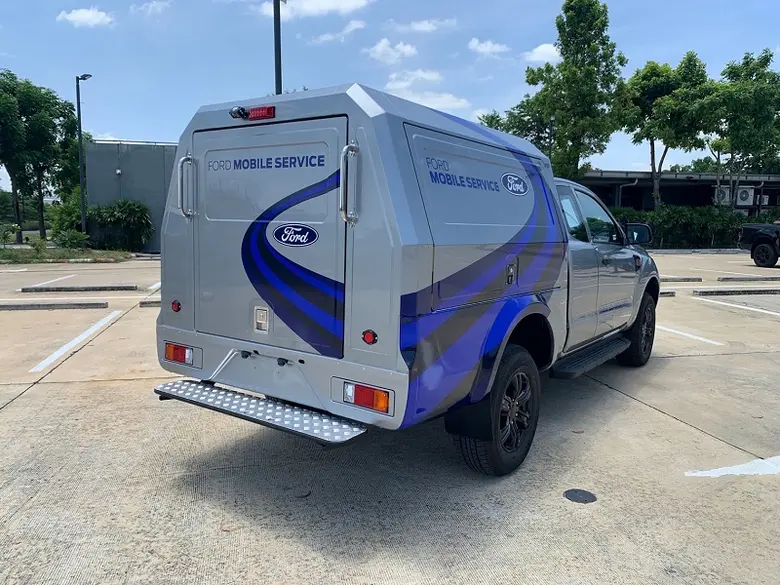 สีพ่นรถยนต์ โครแมกซ์ (Cromax) และผลิตภัณฑ์ ดุ๊กซอน (Duxone) จาก แอ็กซอลตา ให้บริการแก่ ฟอร์ด ประเทศไทย