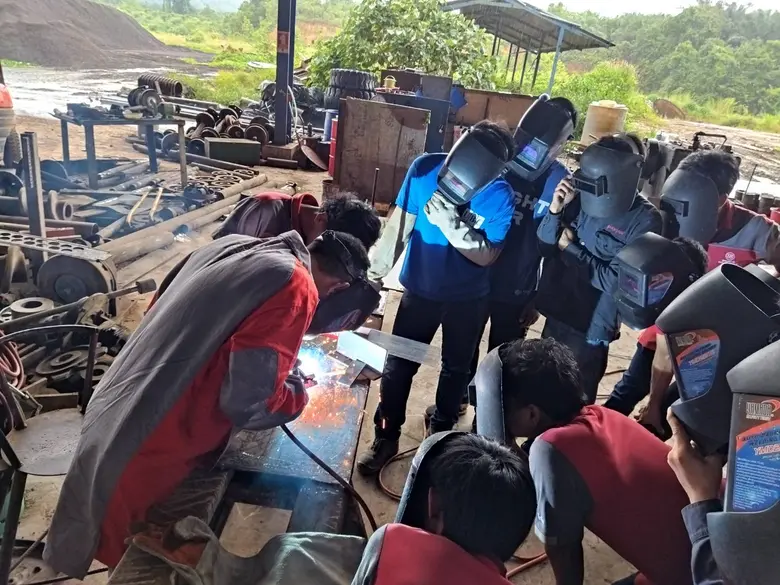 นางสาวธัญรัศม์ ศรีริพราหมณ์ ผู้อำนวยการสำ...