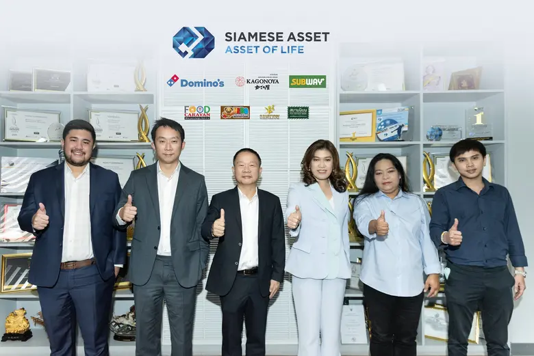 คุณขจรศิษฐ์ สิ่งสรรเสริญ (ที่3จากซ้าย) ปร...