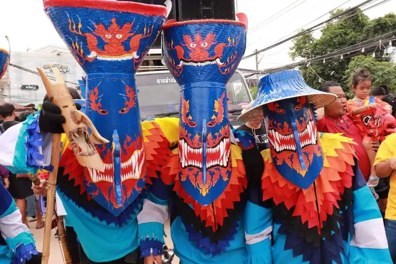 วธ.รวมใจชาวเลย ยกขบวนผีตาโขนกว่า 3,000 ตัว เปิดงานประเพณีบุญหลวงและการละเล่นผีตาโขนและหน้ากากนานาชาติ ปี 2565 อย่างยิ่งใหญ่