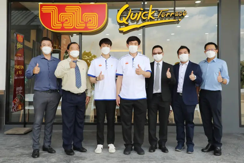 นายวีระ นภาพฤกษ์ชาติ พร้อมด้วย นายธีรเมธ ...