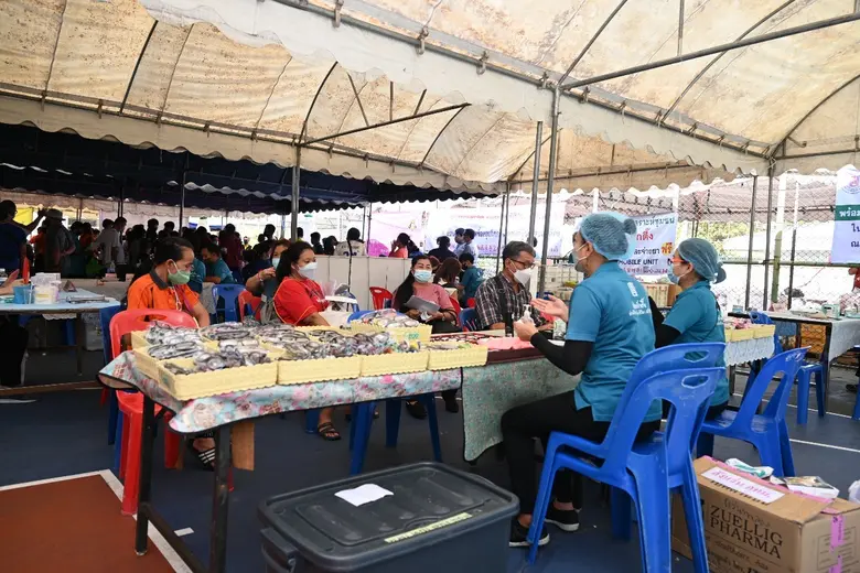 มูลนิธิป่อเต็กตึ๊ง ห่วงใยผู้ประสบอัคคีภัยบริเวณชุมชนพัฒนาบ่อนไก่ มอบเงินสดและเครื่องอุปโภคบริโภค มูลค่ากว่า 1.87 ล้านบาท