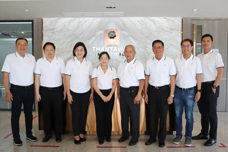 นางพจนารถ ปริญภัทร์ภากร (ที่ 3 จากซ้าย) ป...