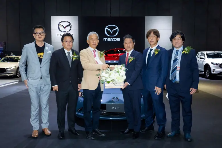 บริษัท ตรีเพชรอีซูซุเซลส์ จำกัด จัดทัพยนต...