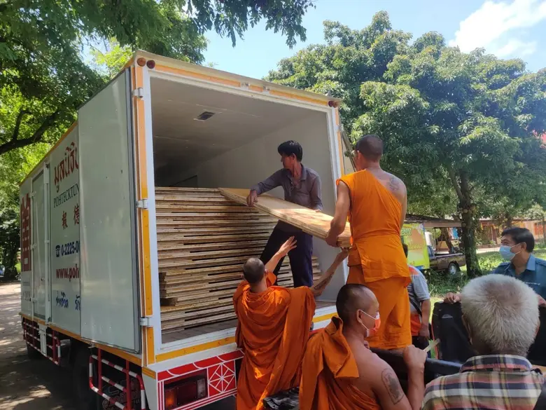 มูลนิธิป่อเต็กตึ๊ง ส่งต่อสายธารศรัทธา ช่วยเหลือญาติผู้เสียชีวิตที่ยากไร้ และผู้เสียชีวิตที่ไร้ญาติลงพื้นที่มอบโลงศพบริจาคแก่วัด และสำนักสงฆ์ ที่ขาดแคลนทั้งในกรุงเทพฯ และต่างจังหวัด