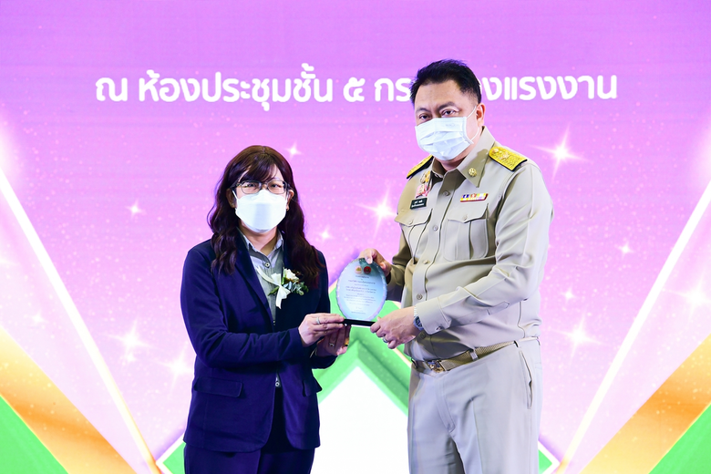 นายสุชาติ ชมกลิ่น รัฐมนตรีว่าการกระทรวงแร...