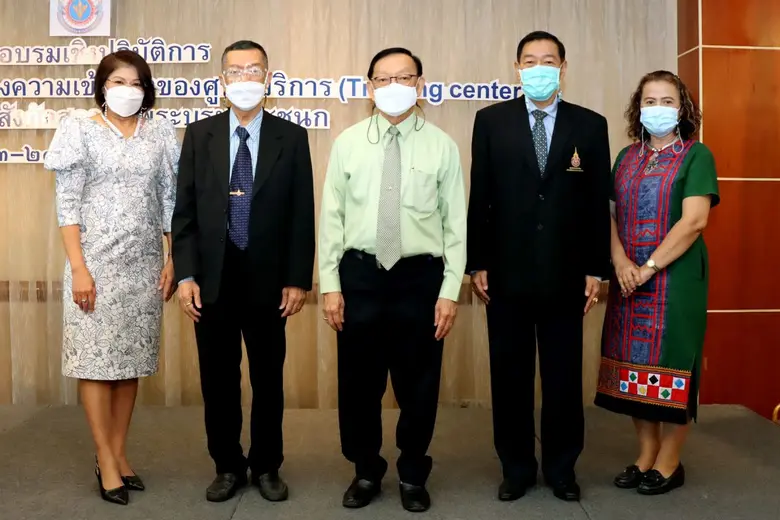 ศ.พิเศษ ดร. นพ. วิชัย เทียนถาวร อธิการบดี...