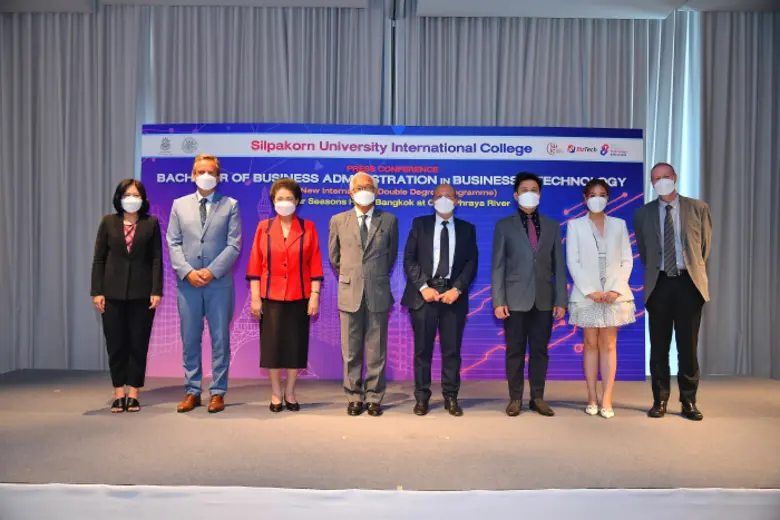 วิทยาลัยนานาชาติ มหาวิทยาลัยศิลปากร โดย ผศ.ดร. สมพิ...