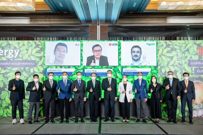 นายสเตฟาน นูสส์ (Stephane NUSS) (ด้านบนจอ...