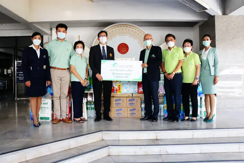 นายแพทย์อำนาจ เอื้ออารีมิตร (ที่ 4 จากขวา...