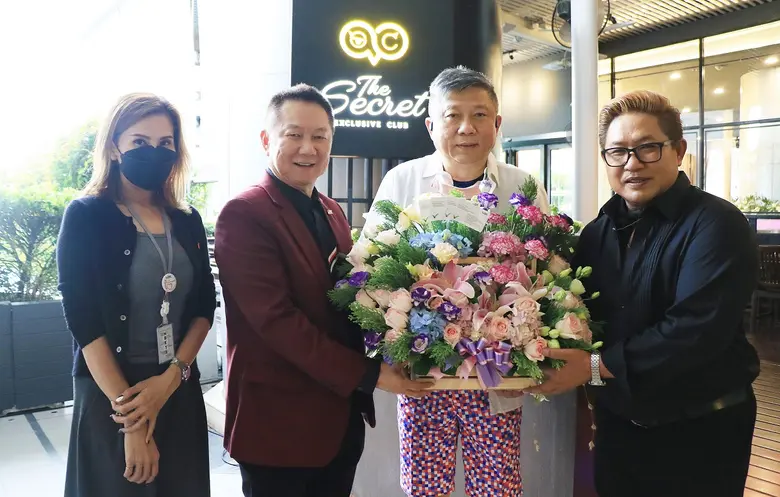 ศูนย์การค้าเอ็ม บี เค เซ็นเตอร์ นำโดย นาย...