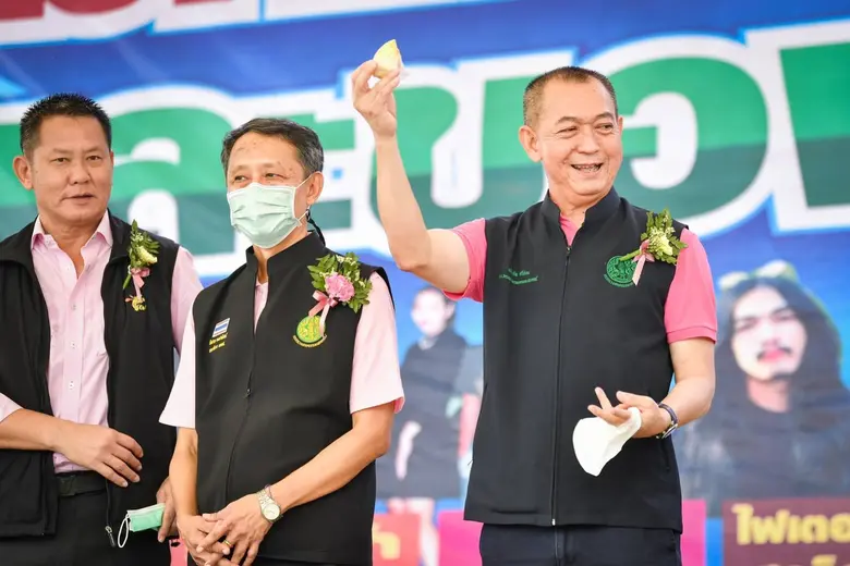 รมว.เกษตรฯ เปิดงาน "มหกรรมผลไม้และของดีป่...