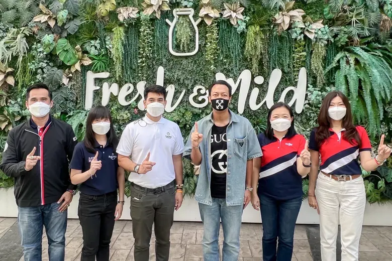 ดร.รักษ์ วรกิจโภคาทร (ที่ 3 จากขวา) กรรมก...