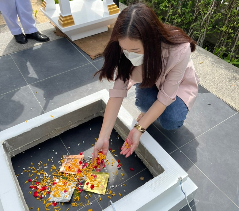 นางสาวพลอยลดา สะระคำ ผู้อำนวยการฝ่ายทรัพย...