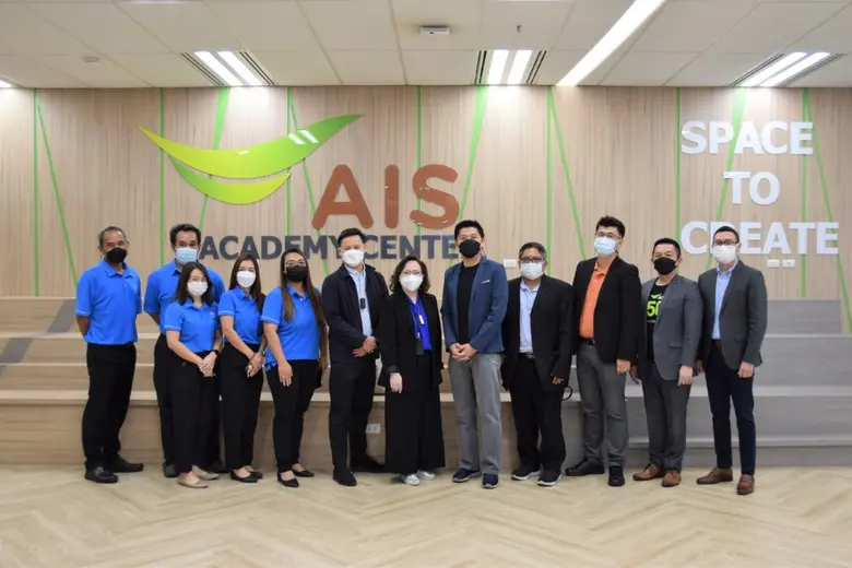 รองศาสตราจารย์ ดร.สถาพร โอภาสานนท์ รองคณบดีฝ่ายบริห...