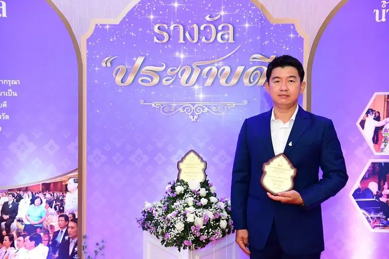 ภาพยนตร์โฆษณาร้อยเรียงความดีสู่สังคม "ความกตัญญู" โดย เครือเจริญโภคภัณฑ์ รับประทานรางวัลประชาบดี ประเภทสื่อสร้างสรรค์ สาขาสื่อทางเลือก จากผู้แทนพระองค์