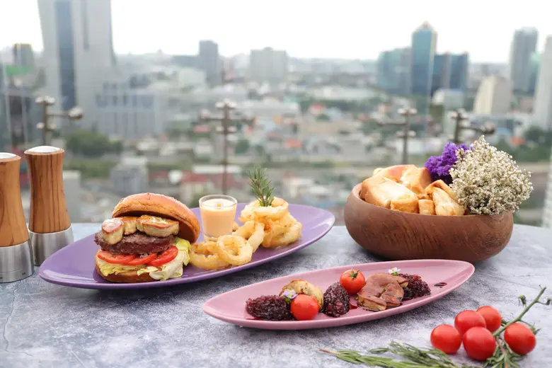 ตลอดเดือนกรกฎาคม 2565 นี้ ห้องหารบลูสกาย ...