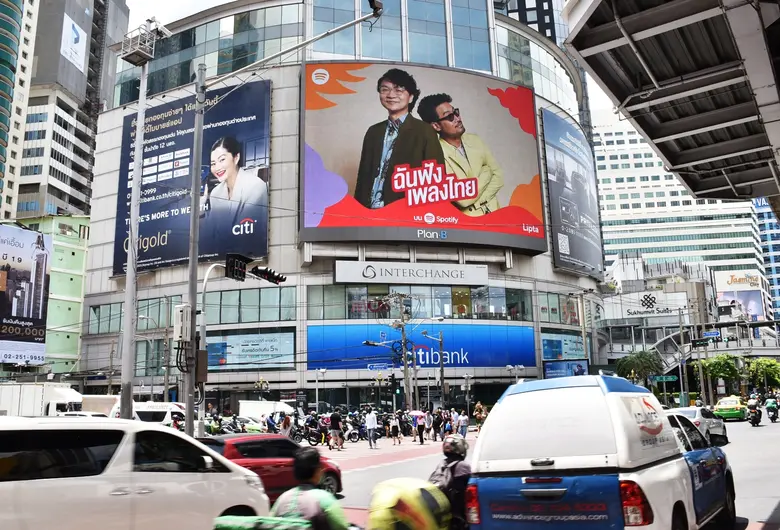 Tattoo Colour และ Lipta ประเดิมขึ้นปกเพลย...