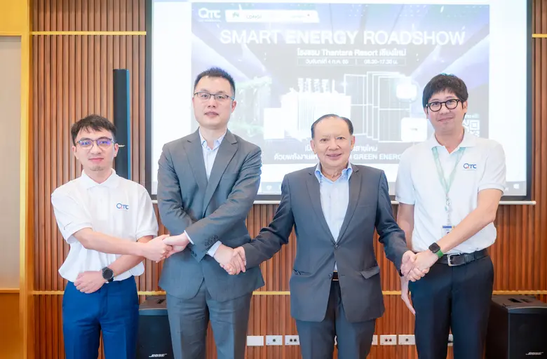 นายพูลพิพัฒน์ ตันธนสิน (ที่ 2 จากขวา) ประ...