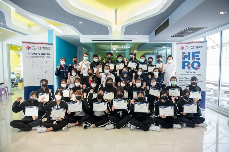 รพ. กรุงเทพ จัดอบรม CPR การช่วยชีวิตขั้นพื้นฐานและการปฐมพยาบาลเบื้องต้น ให้กับ SIBA College เสริมทักษะการช่วยชีวิต